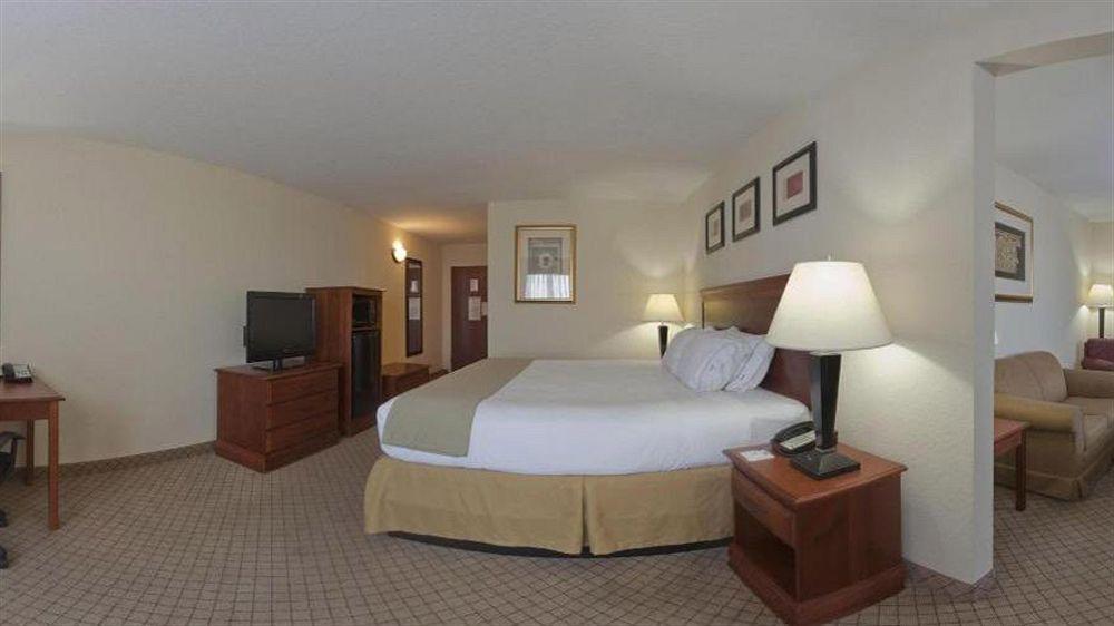 Holiday Inn Express Hotel & Suites Tampa-Fairgrounds-Casino By Ihg Mango Exterior foto